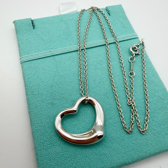 Tiffany & Co. 22mm Elsa peretti open heart pendant on a 16” thick chain - Picture 2 of 9